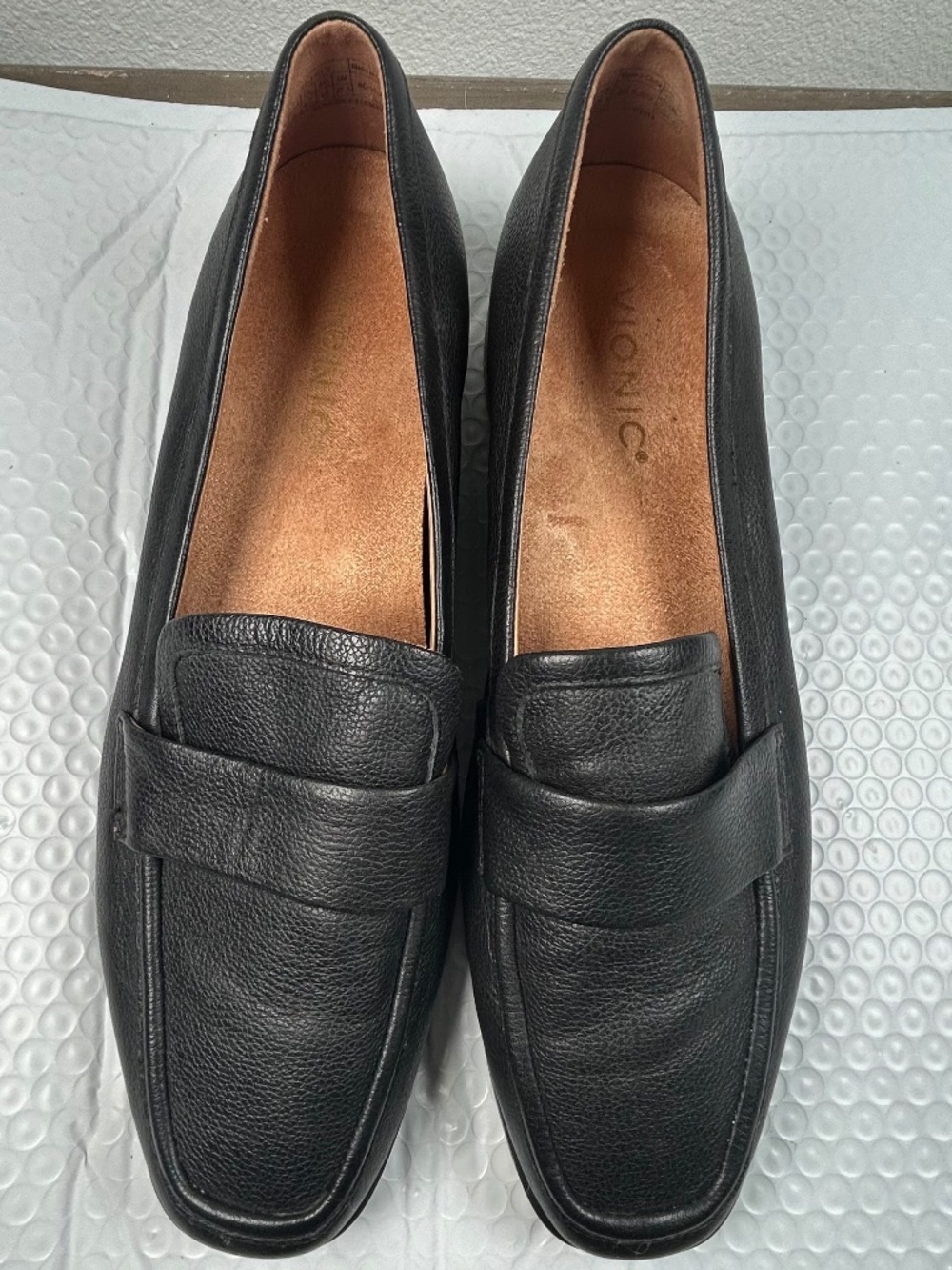 Vionic Sellah Black Pebbled Leather P-Loafers Slip-on Shoes Women's Sz 9 EU 40